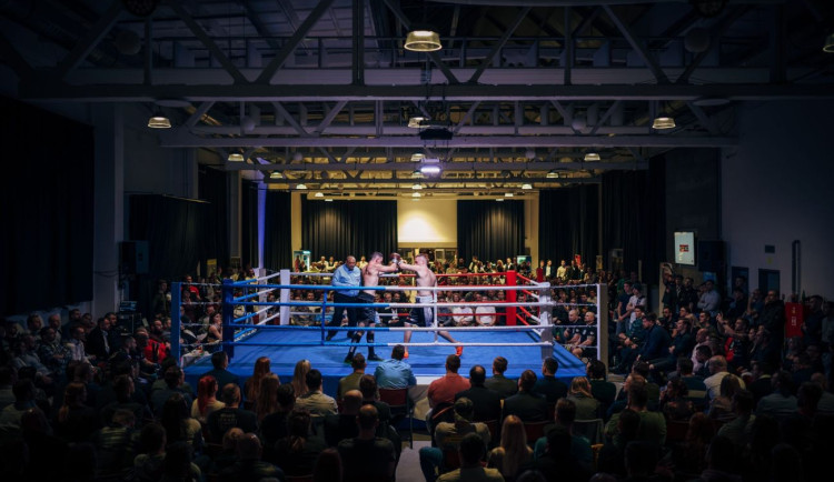 Víkend v Hradci nabídne krasobruslení, box, výlov rybníka i Geocaching Block Party