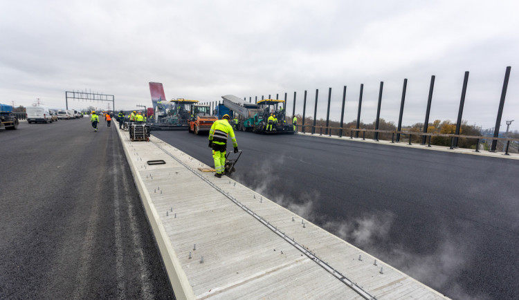 VIDEO, FOTO: Kompletní průjezd po zbrusu nové D1. Klíčová stavba u Přerova finišuje