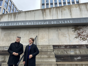 Šéf Správy Železnic Jiří Svoboda a autor díla Richard Loskot