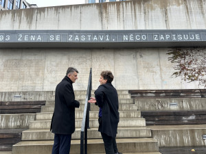 Když s uměním pomáhá umělá inteligence. Jak funguje Pragotron na nádraží v Praze?