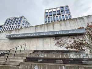 Když s uměním pomáhá umělá inteligence. Jak funguje Pragotron na nádraží v Praze?