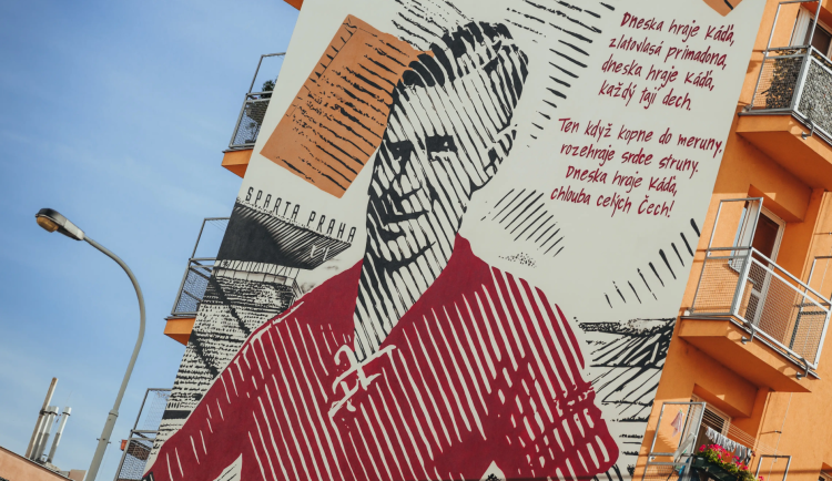 Sparta odhalila první mural. V Holešovicích vzdává hold Karlu „Káďovi“ Peškovi
