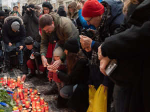 FOTO: Bodyguardi, protesty a společná svačina. Jak vypadalo dopoledne na Národce