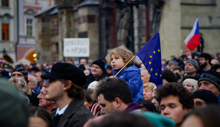 FOTO: Na protivládní demonstraci Milionu chvilek dorazily na Staromák tisíce lidí