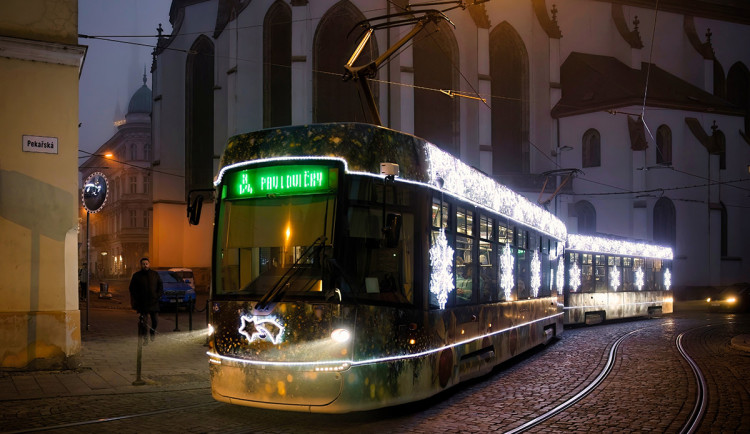Třetí sváteční souprava a spanilá jízda. V Olomouci vyrazí do ulic vánoční tramvaje
