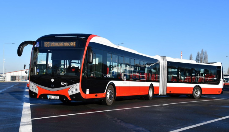 Brněnský dopravce nakoupí kloubové autobusy, časem nahradí starší dieselové vozy