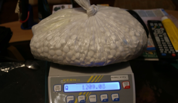 Olomoučtí kriminalisté rozbili gang překupníků drog. Obvinili pět mužů a jednu ženu