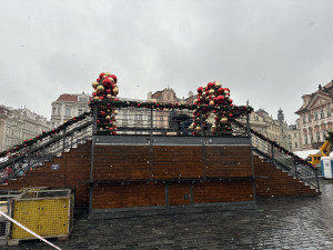 Klobása dražší o deset korun a hudba Ewy Farné. Jaké budou trhy na Staromáku?