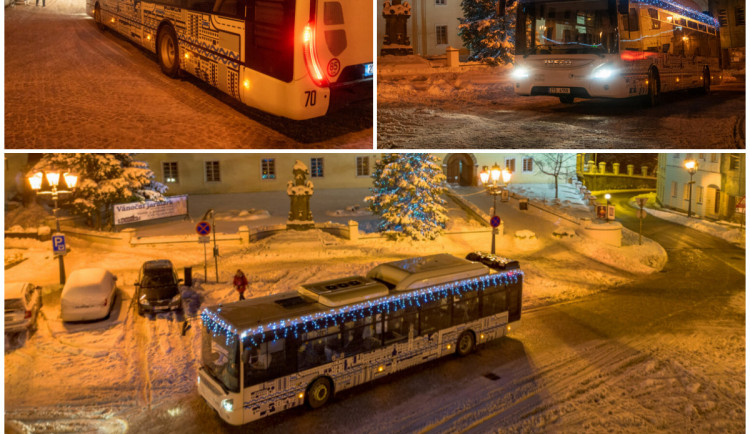 Ulice Frýdku-Místku bude brázdit vánoční autobus. Podívejte se na jízdní řád