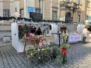 Kam v centru Prahy na svařák za 60? Na trhy, kde přispějete na dobrou věc