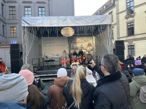 Kam v centru Prahy na svařák za 60? Na trhy, kde přispějete na dobrou věc