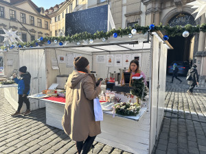 Kam v centru Prahy na svařák za 60? Na trhy, kde přispějete na dobrou věc