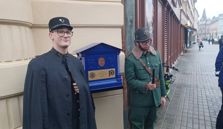 Poštovní schránka „Na rohu ulice“. V Prostějově připomněli Jiřího Wolkera