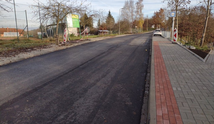 Na cestu do Hradiště se vrátil provoz, práce byly náročné kvůli prudkému svahu