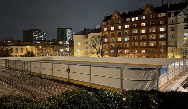 Sázka na riziko. Nové kluziště v Praze 10 postaví stejná firma, která nezvládla to první