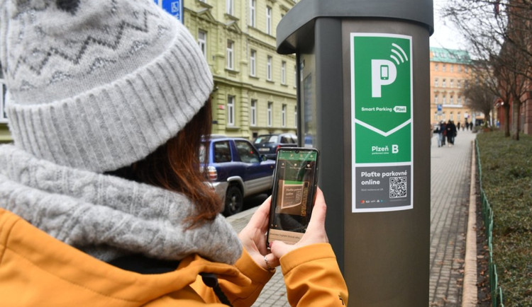 Aplikace ani hotovost už není třeba, za parkování lze nově platit i přes QR kód