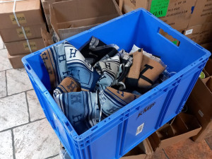 Celníci před Vánoci přidali kontroly, padělky hledají v obchodech se suvenýry