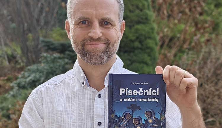 Písečníci a volání tesakody. Úspěšný liberecký spisovatel vydává novou knihu