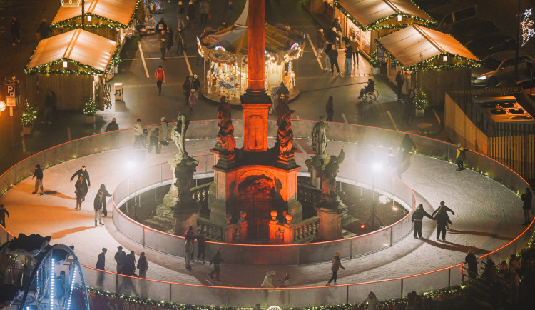 Letošní vánoční trhy se lidem líbí. Většina čtenářů Hradecké Drbny je hodnotí na jedničku