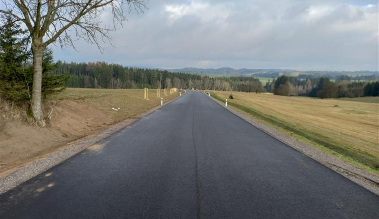 Rekonstrukce silnice na Novoměstsku je dokončená. Úsek je teď bezpečnější