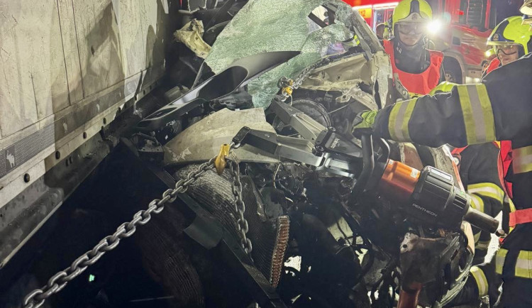 Ridiče museli hasiči vyprostit.