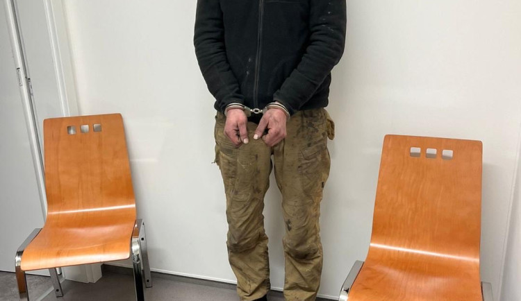 Zloděj ukradl kabely z hlavního nádraží v Praze, vlaky nabírají velké zpoždění