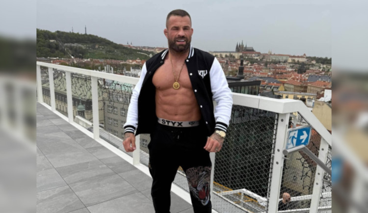 Policie zasahovala v domě zápasníka Vémoly, zadržela dva lidi