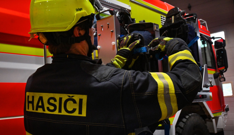 V rodinném domě na Pelhřimovsku explodovala plynová bomba, tři osoby jsou zraněné