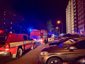 Desítky evakuovaných a škody za miliony kvůli prskavkám.