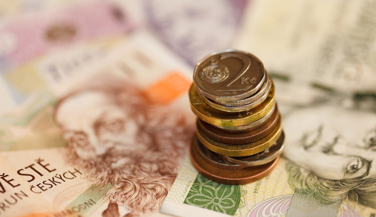 Kolektivní smlouvy 2025 přinesly mzdový růst i lepší zaměstnanecké benefity