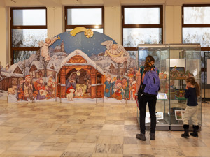 V zemědělském muzeu vystavují papírové betlémy, v jednom má Panna Marie tvář Kubišové