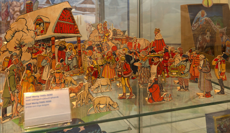 V zemědělském muzeu vystavují papírové betlémy.