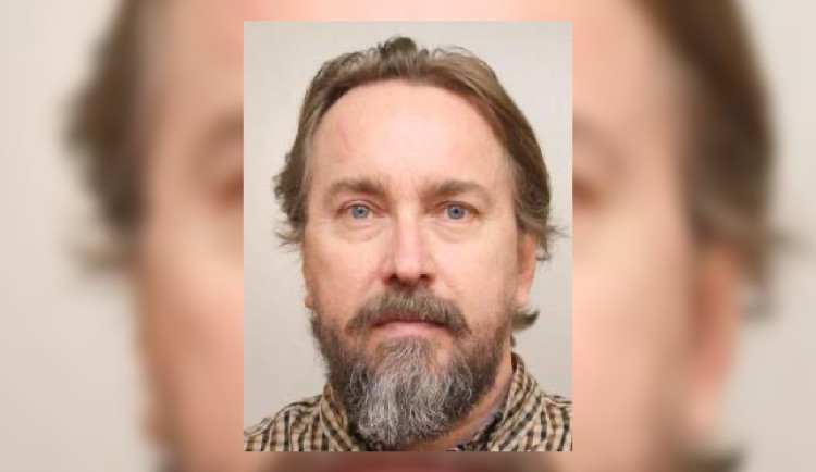 Pacient bohnické nemocnice se nevrátil z vycházky, pátrá po něm i vrtulník