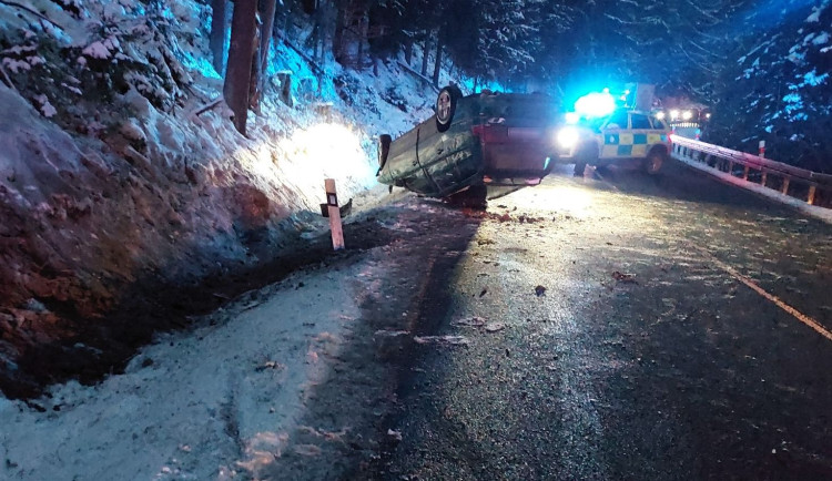 Tři dopravní nehody zaměstnaly záchranáře a hasiče v kraji