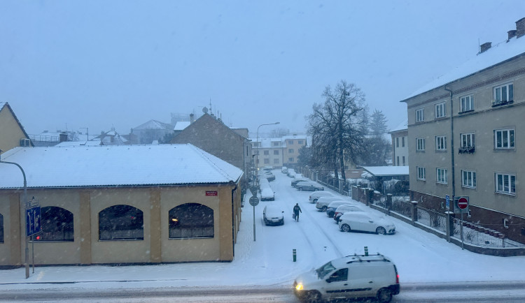 Jih Čech zasáhlo husté sněžení. Meteorologové varují před zhoršením situace