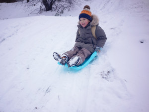 FOTO: Běžkařský trénink i dopravní kolaps. Sníh přinesl do Prahy radosti i trable