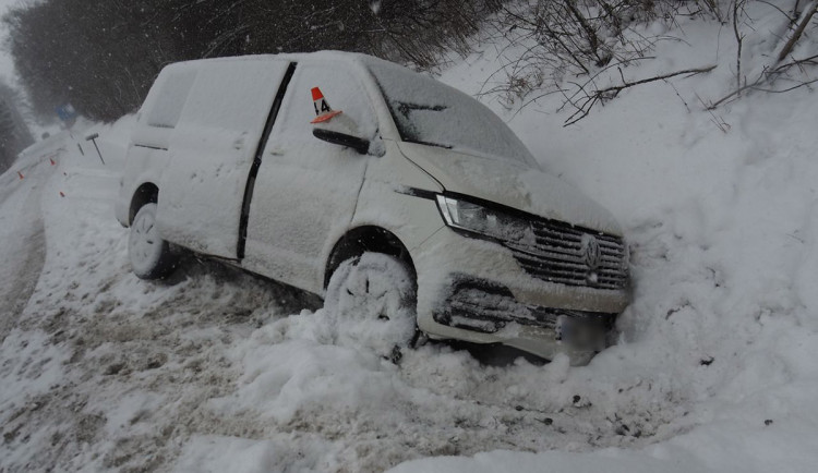 Tragická nehoda zablokovala tah na Šumpersku. Zemřel 57letý řidič
