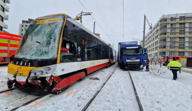 Oba řidiči se při nehodě zranili.