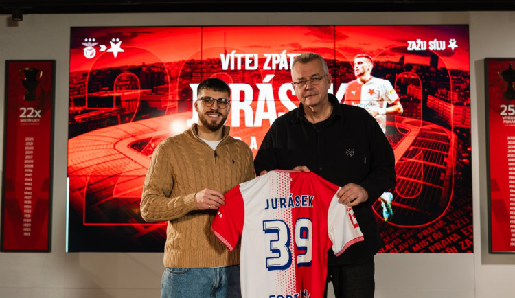 Fotbalista Jurásek se vrátil do Slavie.