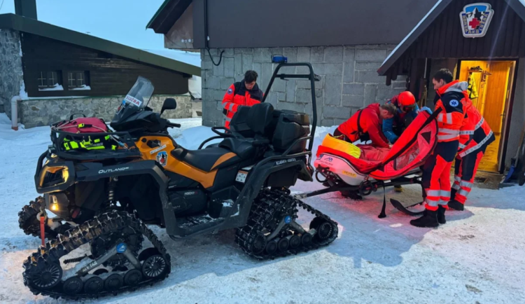 Dva kolapsy na horách. Horská služba v Jeseníkách křísila běžkaře a hosta restaurace