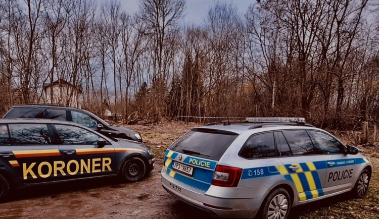 Tragédie na kolejích, muž na místě zemřel po střetu s osobním vlakem