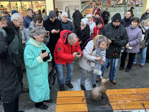 Legendární modřanský kocour Mikeš má svou sochu, složily se na ni stovky lidí