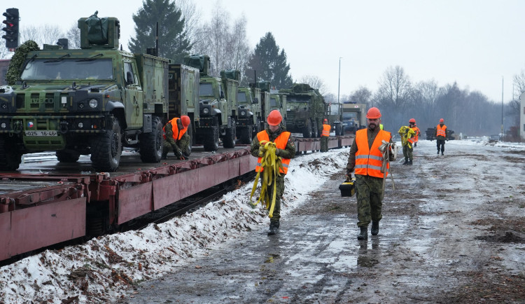 Liberečtí chemici se vrátili z roční mise v Litvě, druhou rotaci domů přivezly vlaky