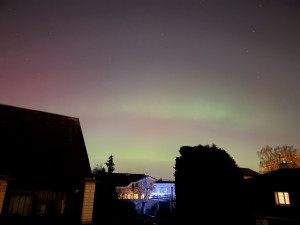 FOTO: Polární záře ozdobila nebe nad Prahou