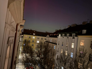 FOTO: Polární záře ozdobila nebe nad Prahou