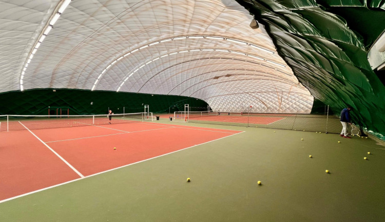 V tenisové hale v Jihlavě je velmi chladno, může za to technická závada