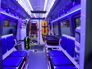 Pražští záchranáři představili novou sanitku za 7 milionů. Poslouží při evakuacích