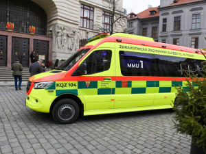 Pražští záchranáři představili novou sanitku za 7 milionů. Poslouží při evakuacích