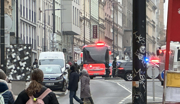 Na místě zasahovaly desítky policistů