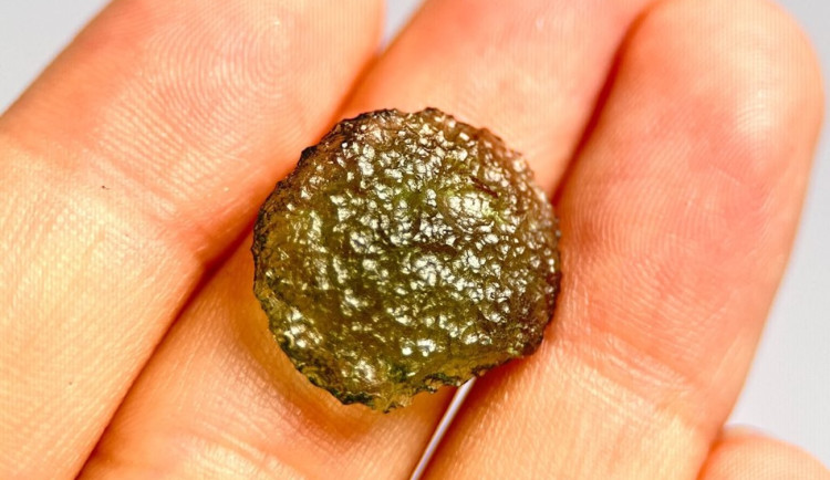 Těžař vltavínů u Ločenic má souhlas kraje k rozšíření těžební plochy